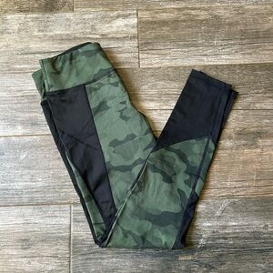 Green and black camo leggings size small